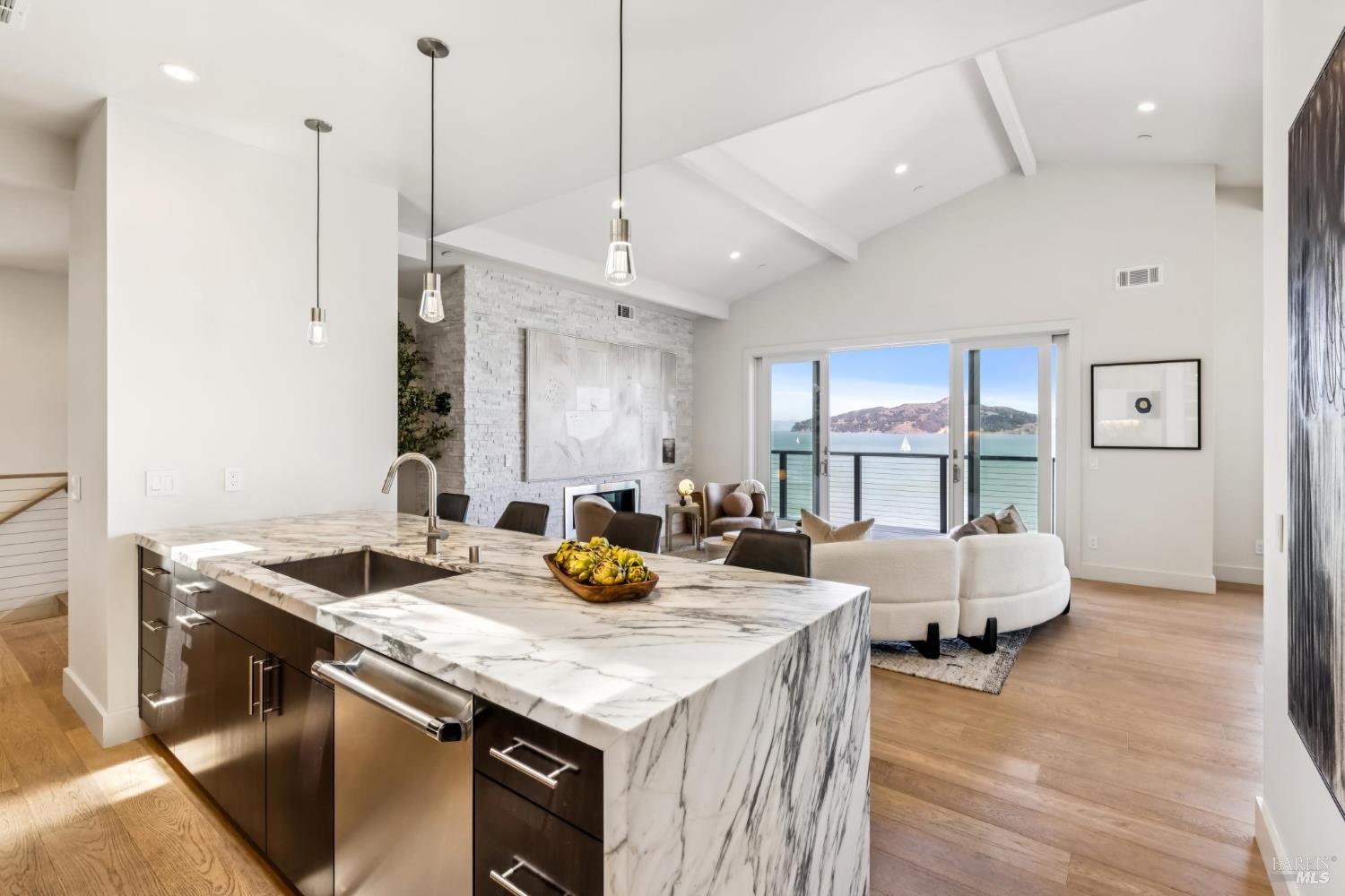 4 Bulkley Ave