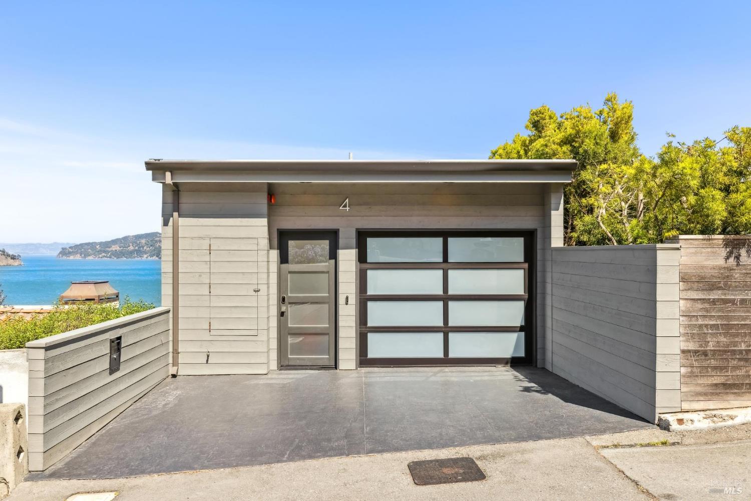 4 Bulkley Ave
