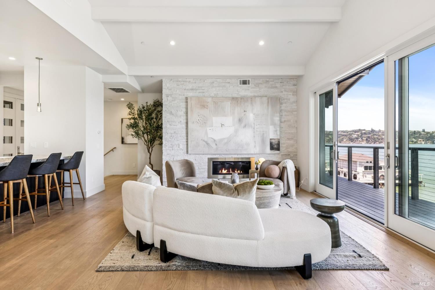 4 Bulkley Ave