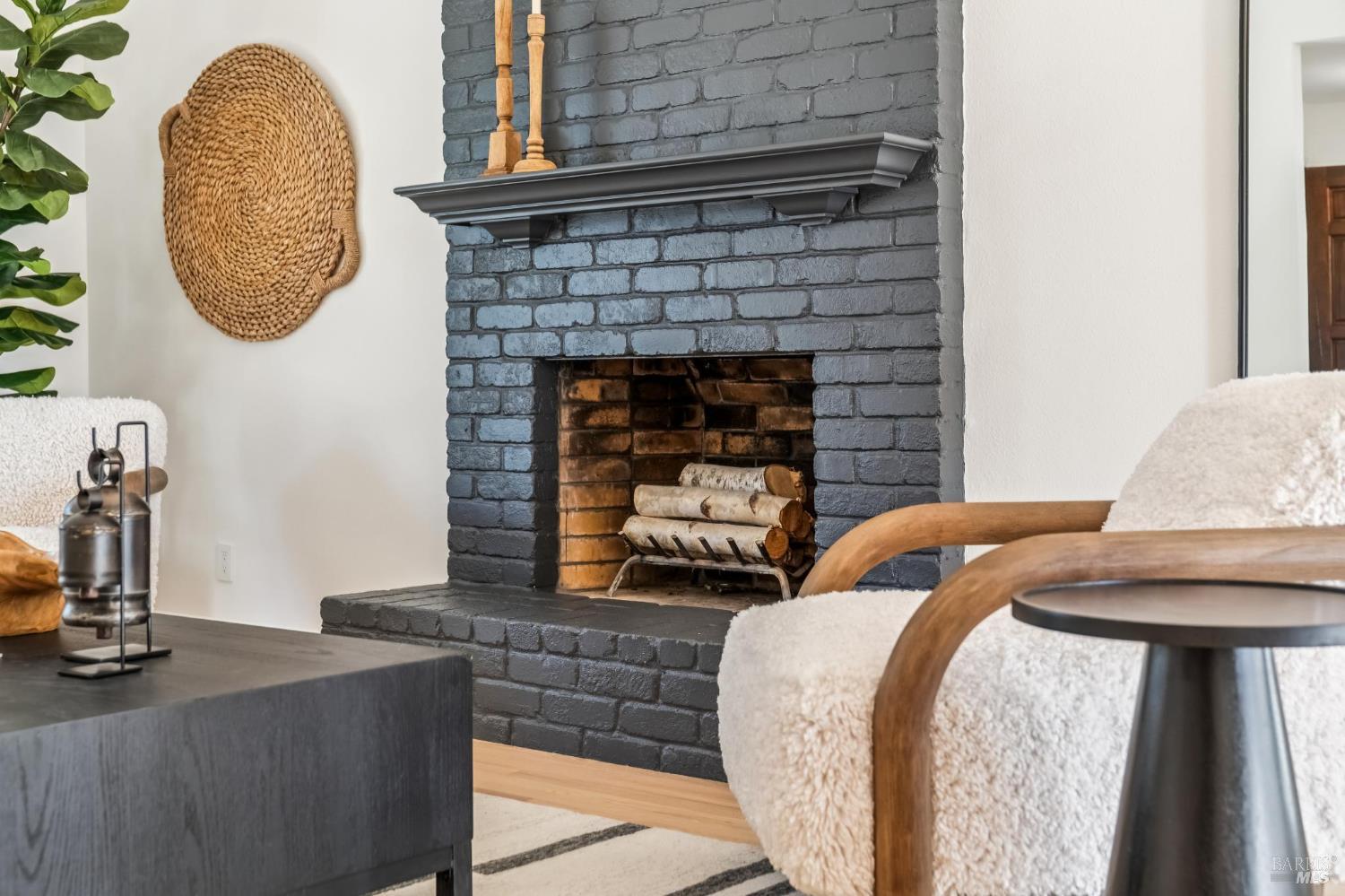 Peaceful Cul-de-Sac Location in Coveted Neighborhood