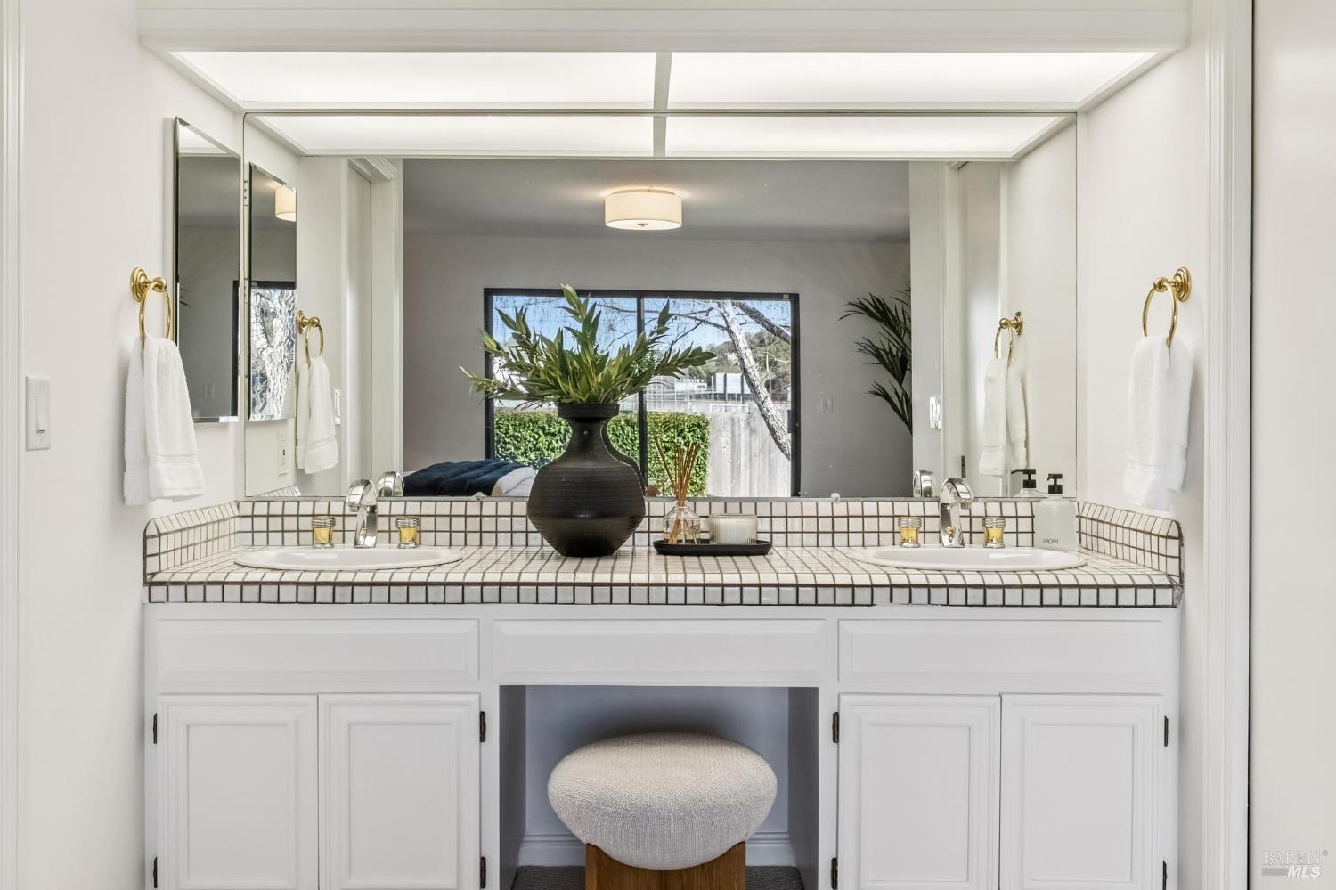 Peaceful Cul-de-Sac Location in Coveted Neighborhood