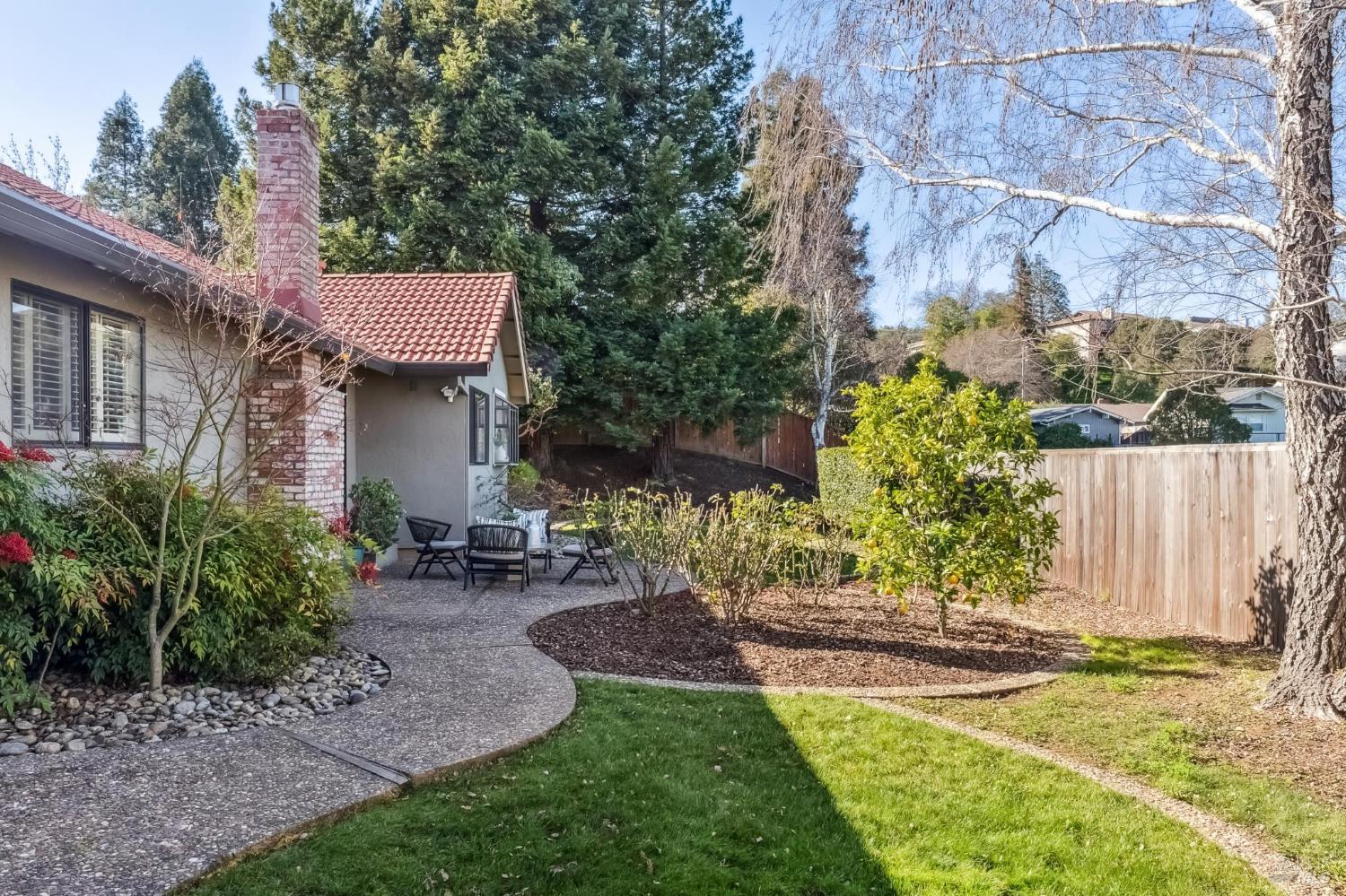 Peaceful Cul-de-Sac Location in Coveted Neighborhood