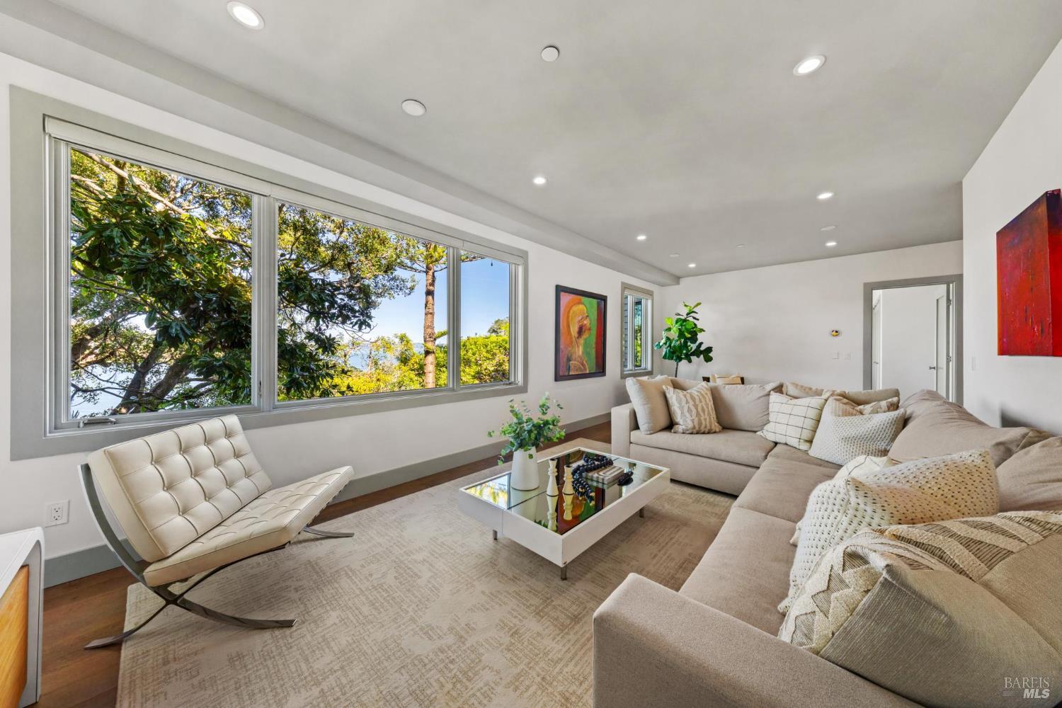 290 Beach Road