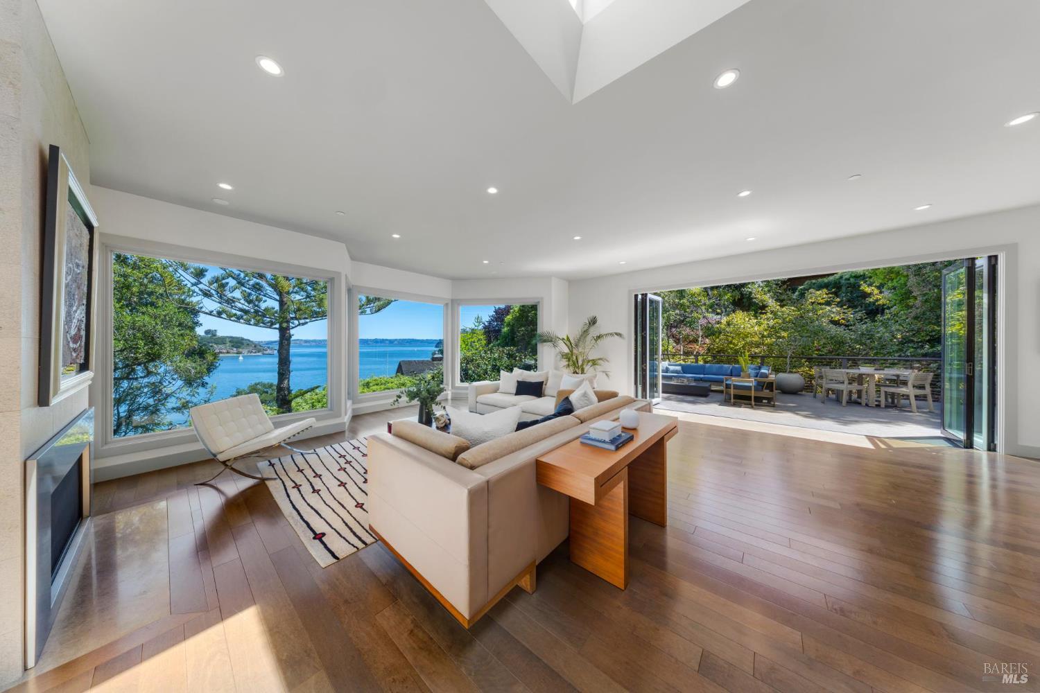 290 Beach Road