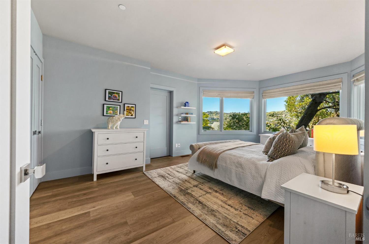290 Beach Road