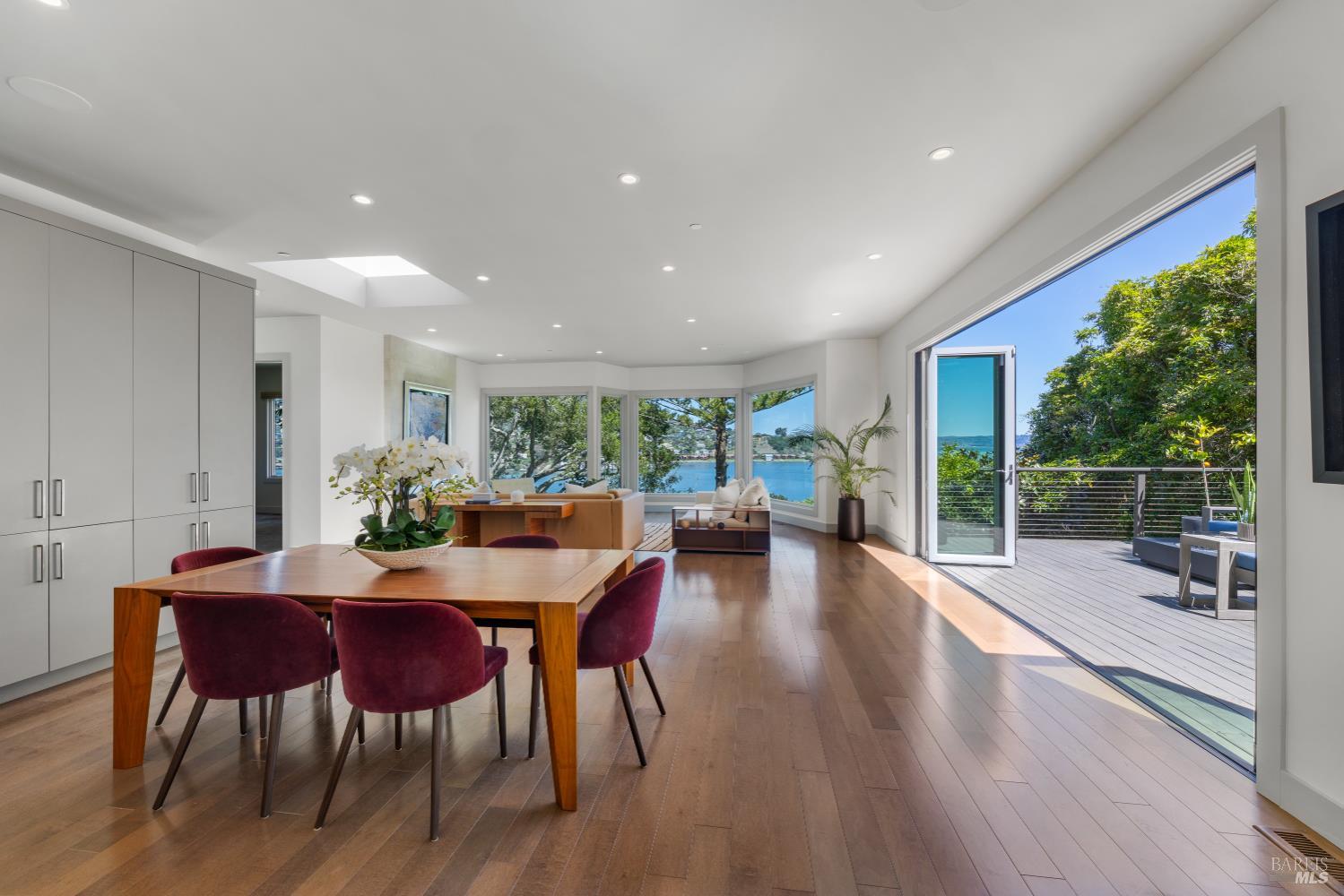 290 Beach Road