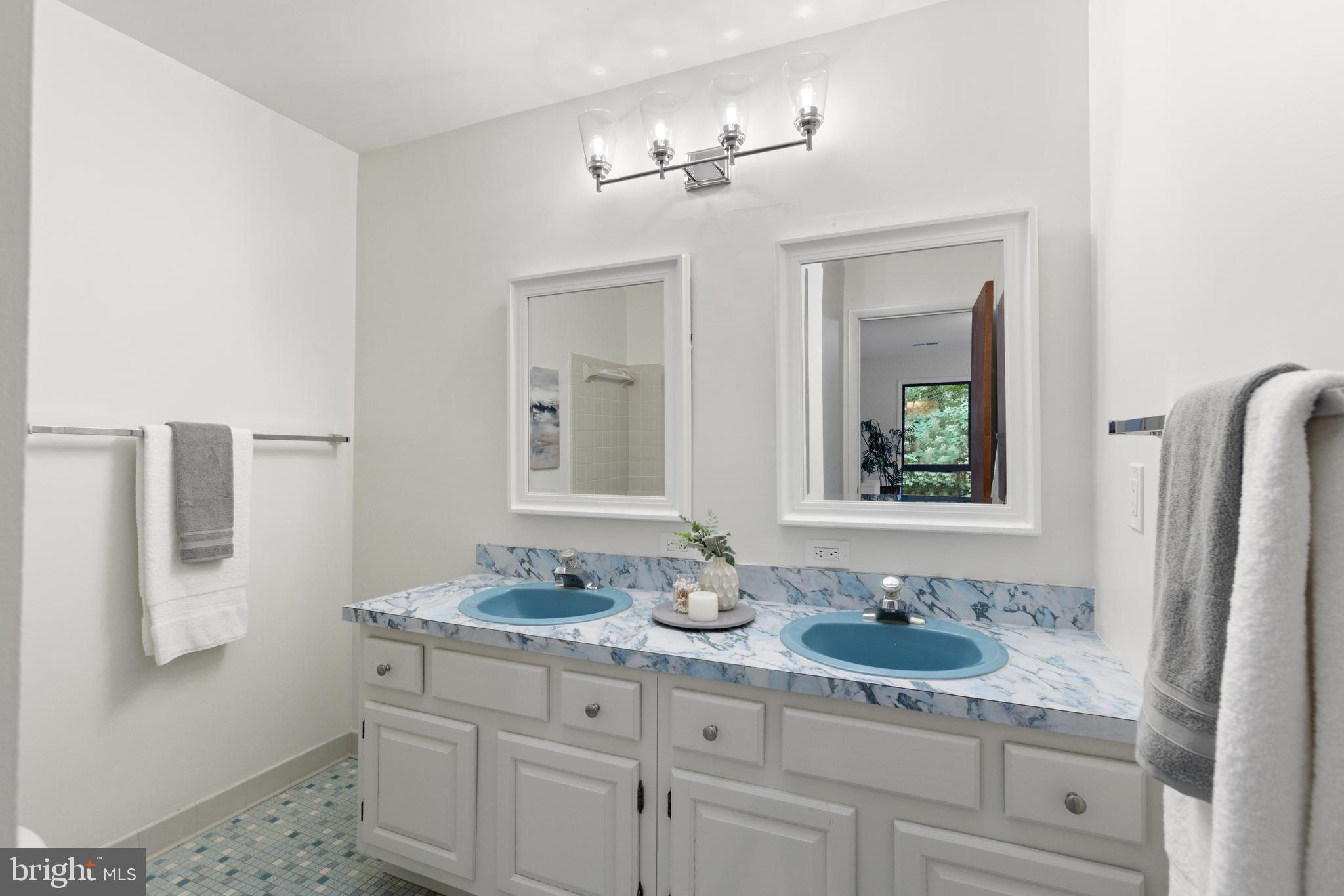 2103 Lirio Ct
