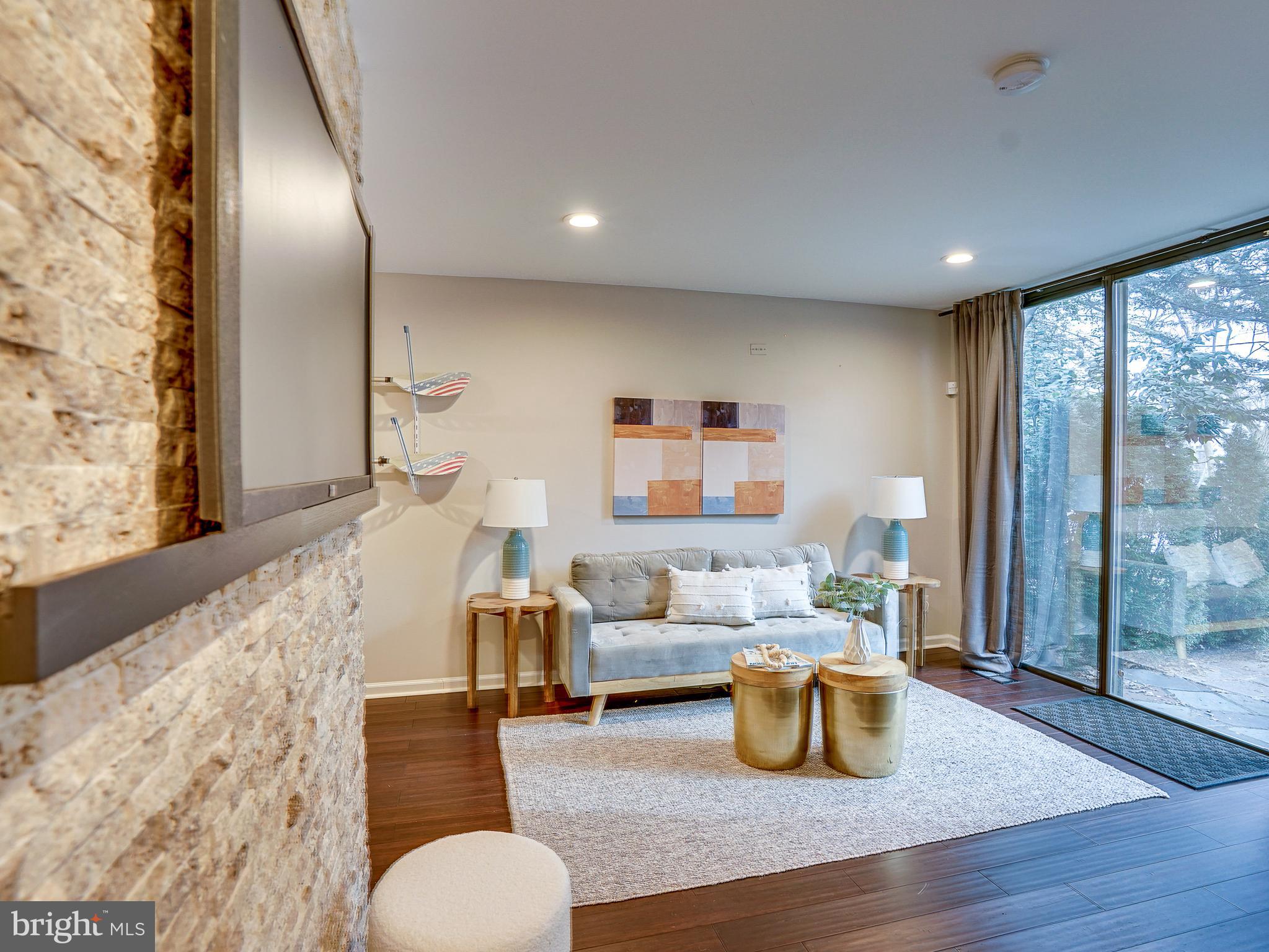 11475 Washington Plz W