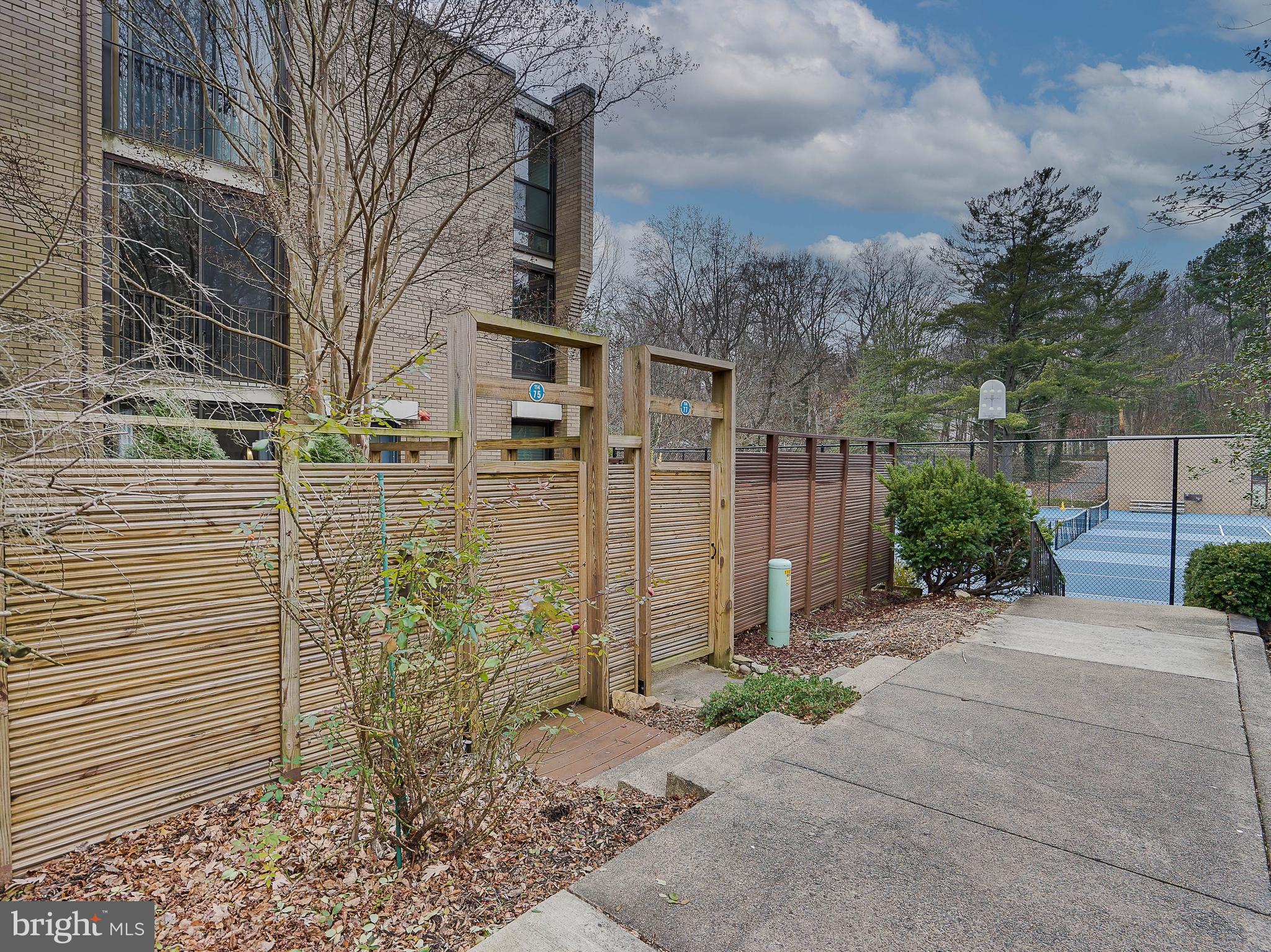 11475 Washington Plz W