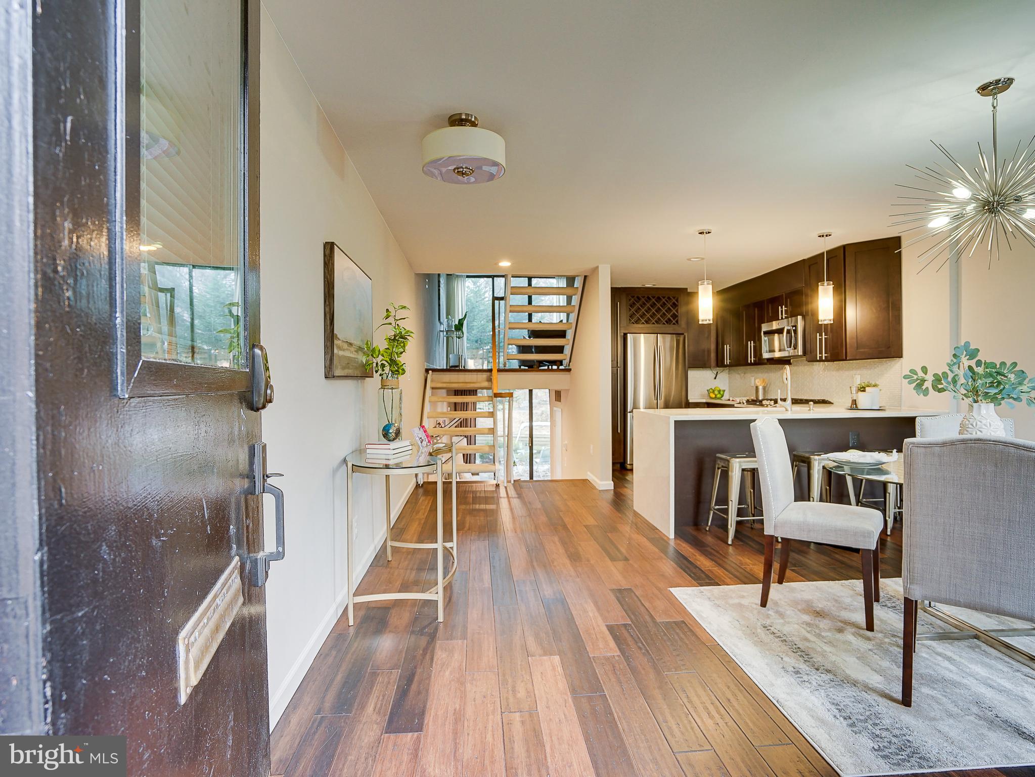 11475 Washington Plz W