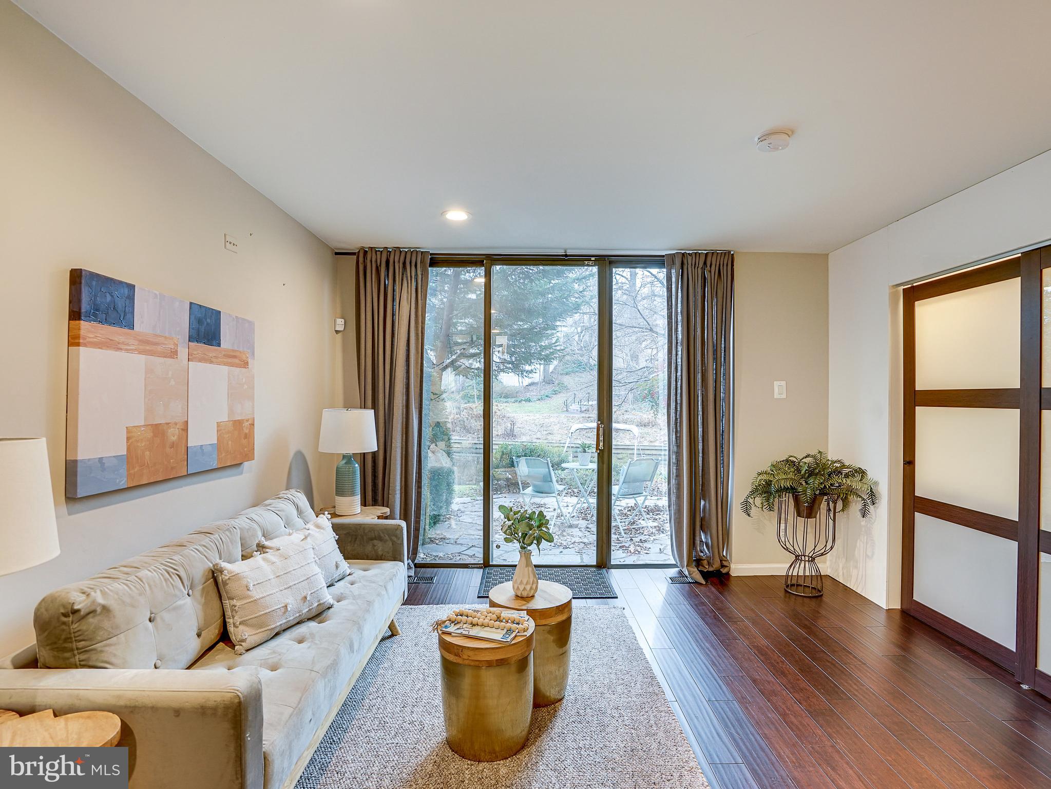 11475 Washington Plz W