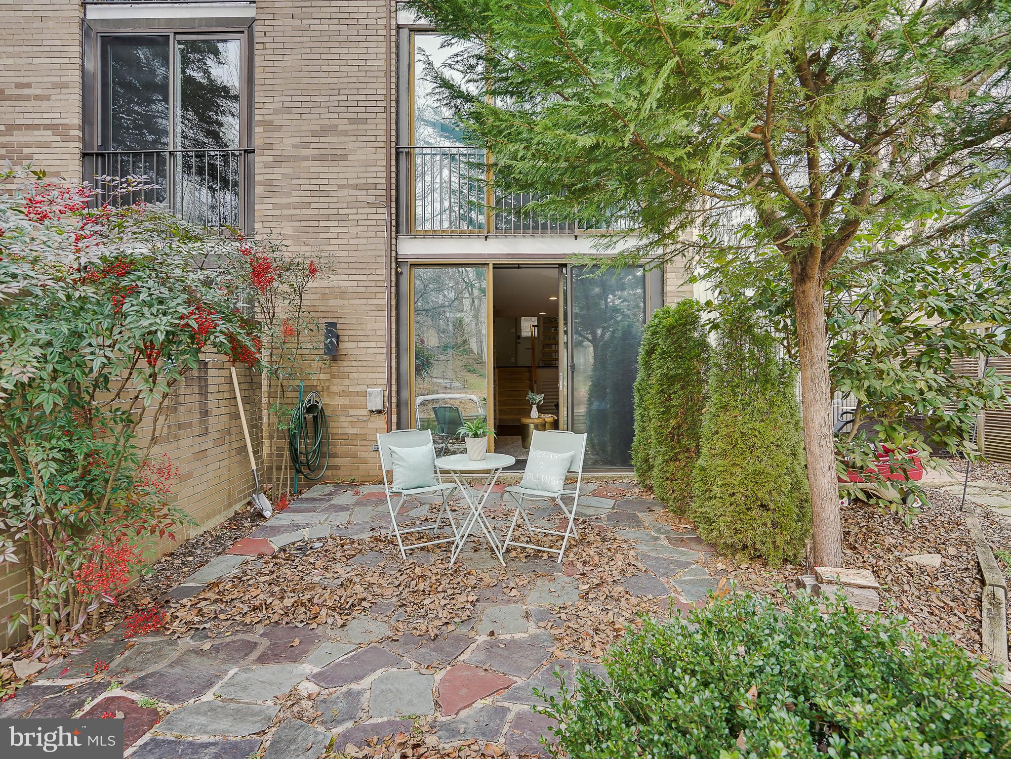 11475 Washington Plz W