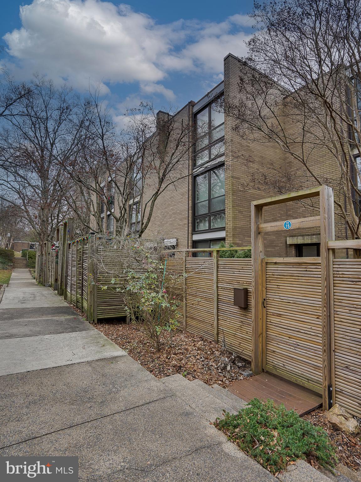 11475 Washington Plz W