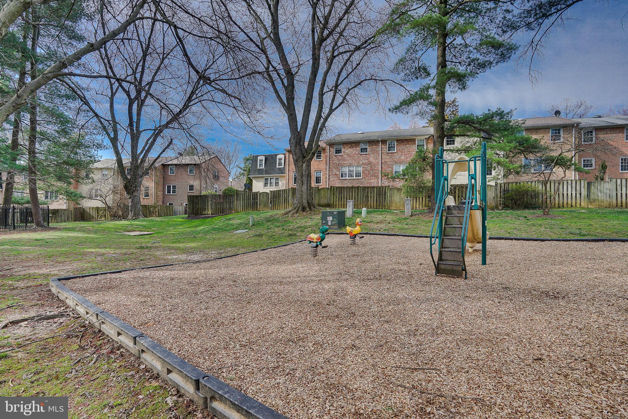 225 Commons Dr NW
