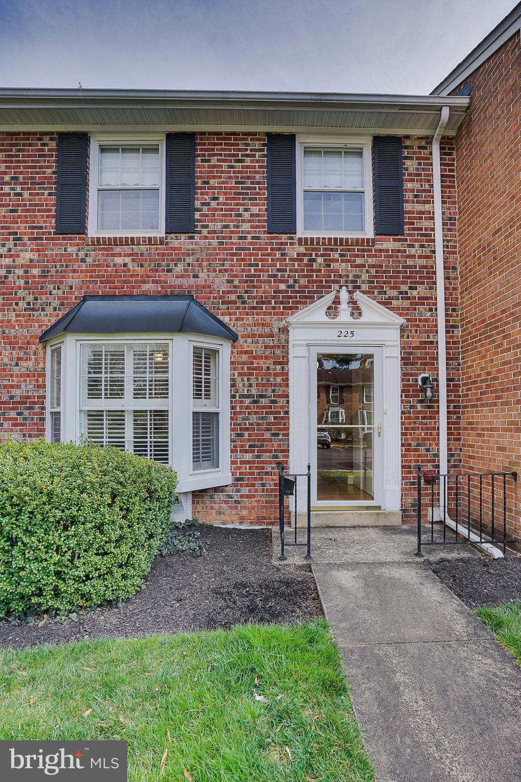 225 Commons Dr NW