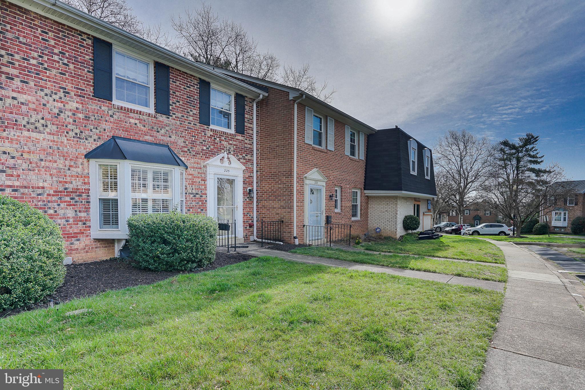 225 Commons Dr NW