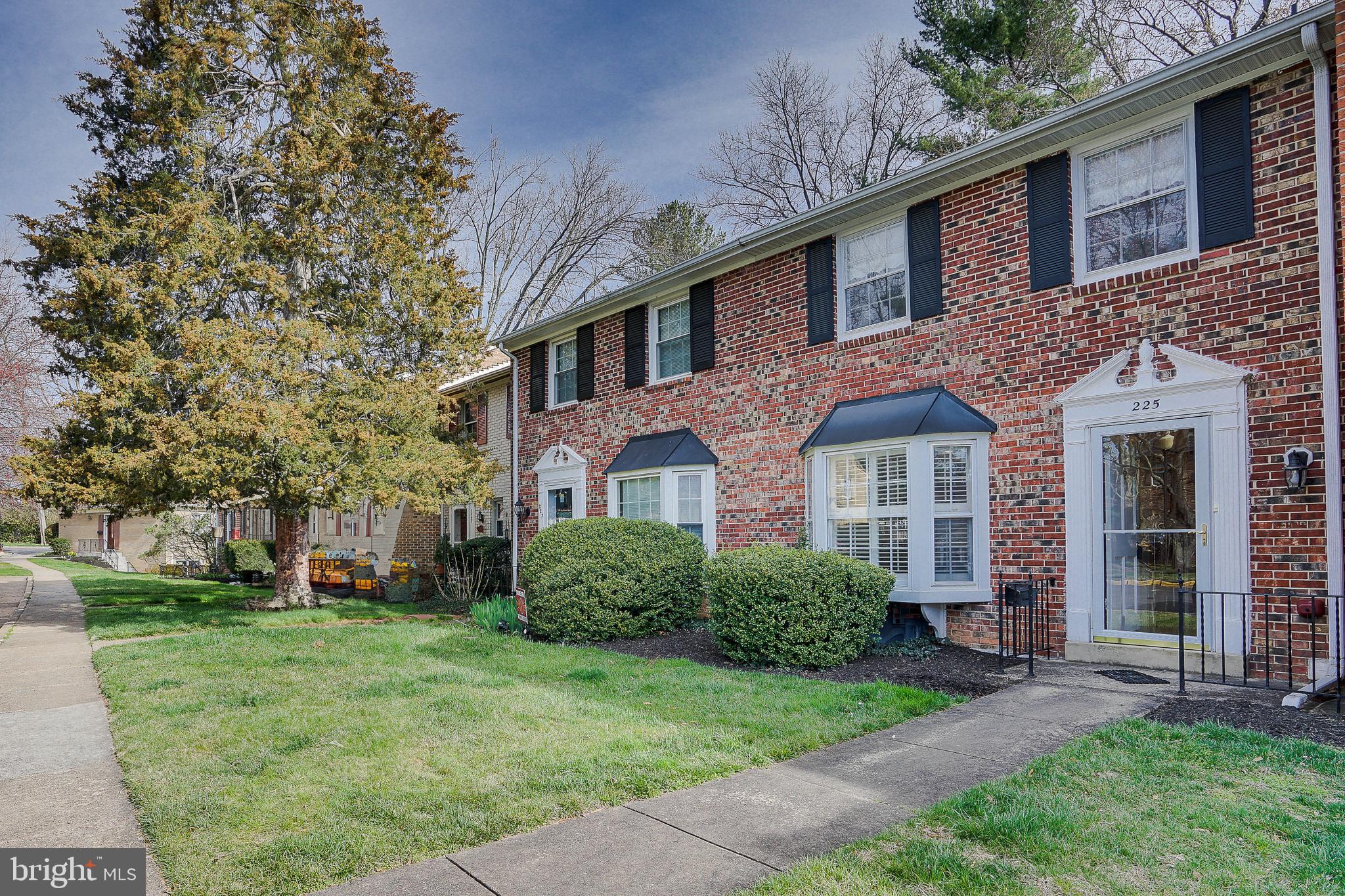 225 Commons Dr NW