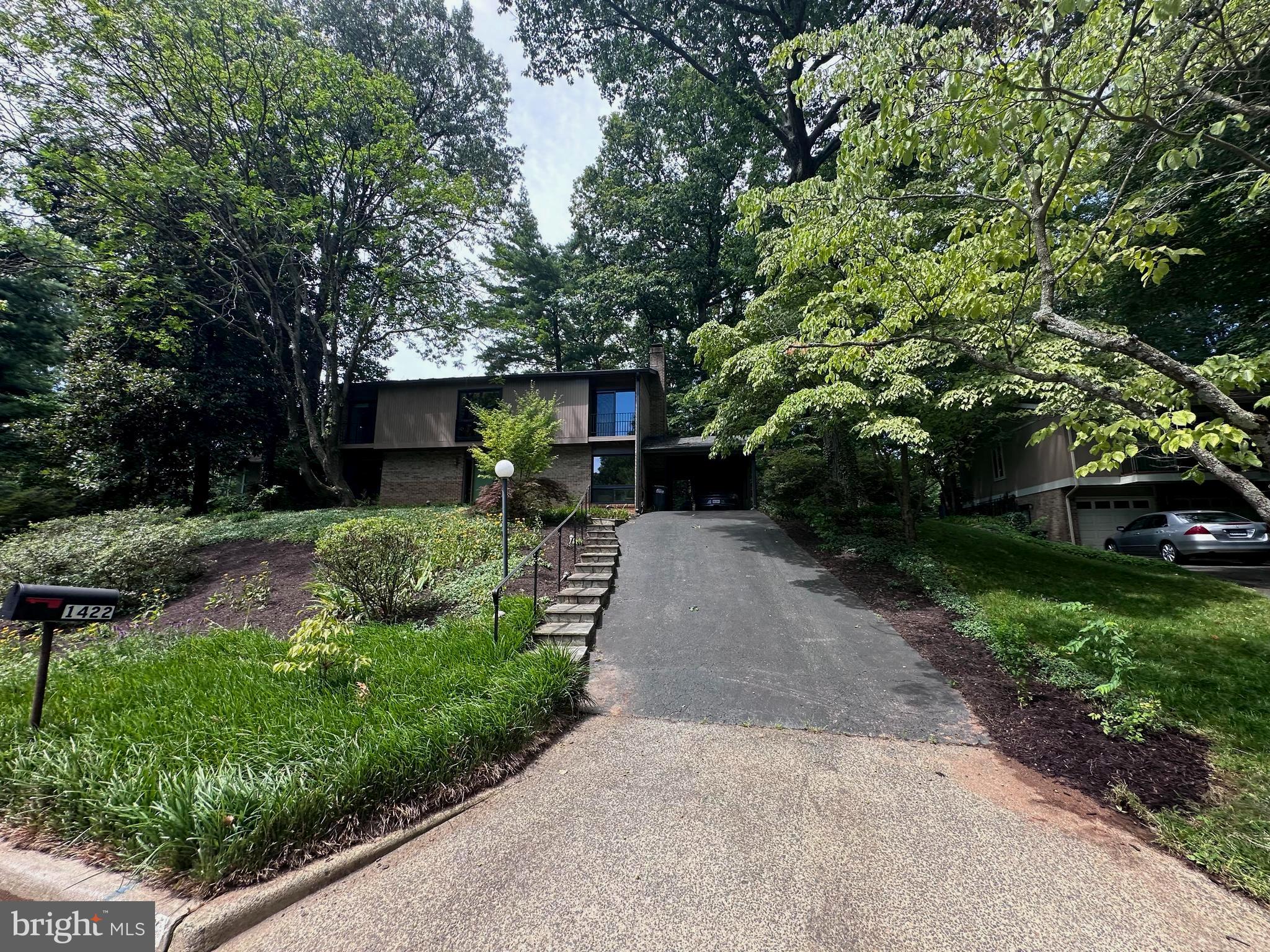 1422 ALDENHAM LN