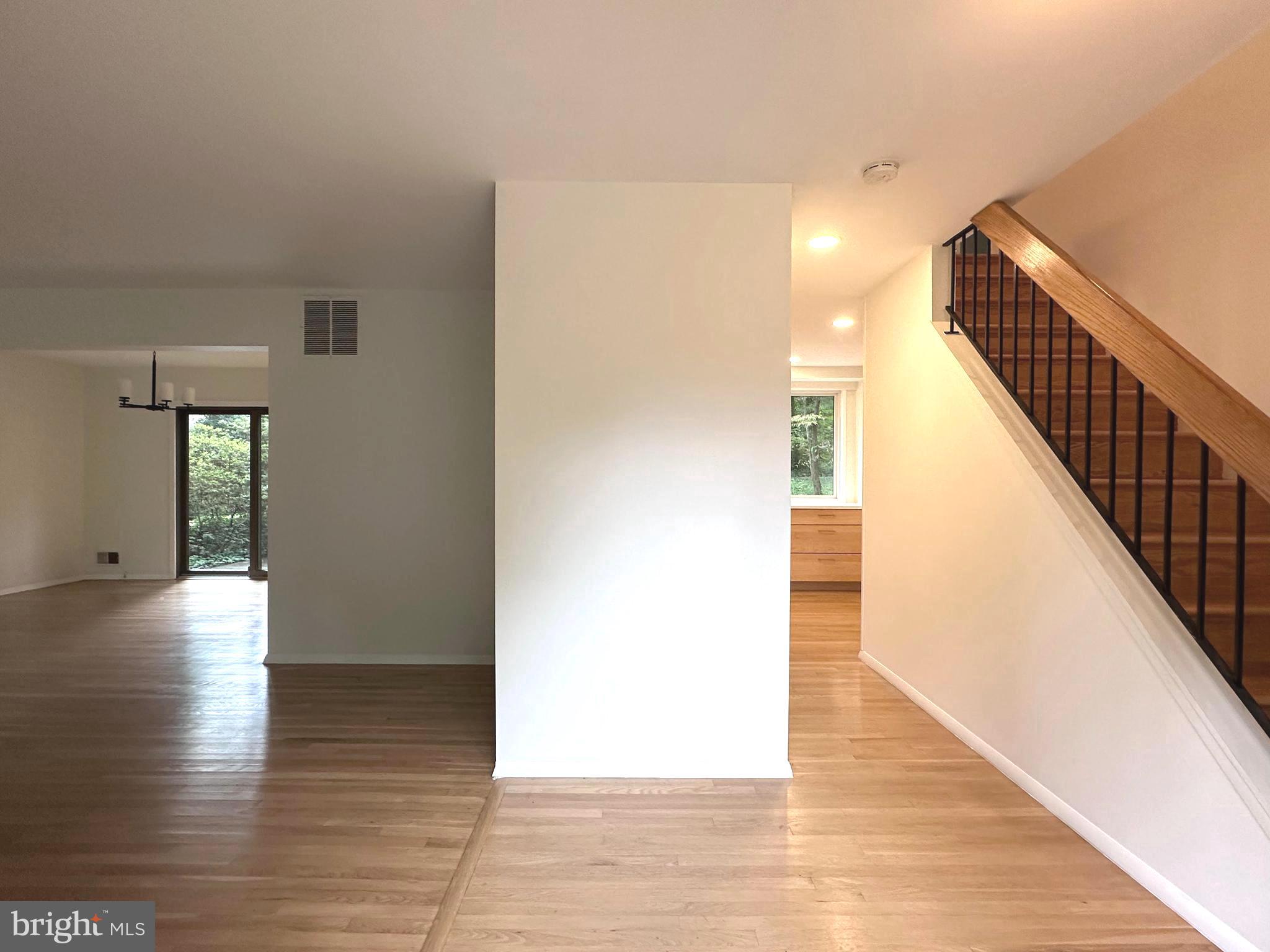 1422 ALDENHAM LN