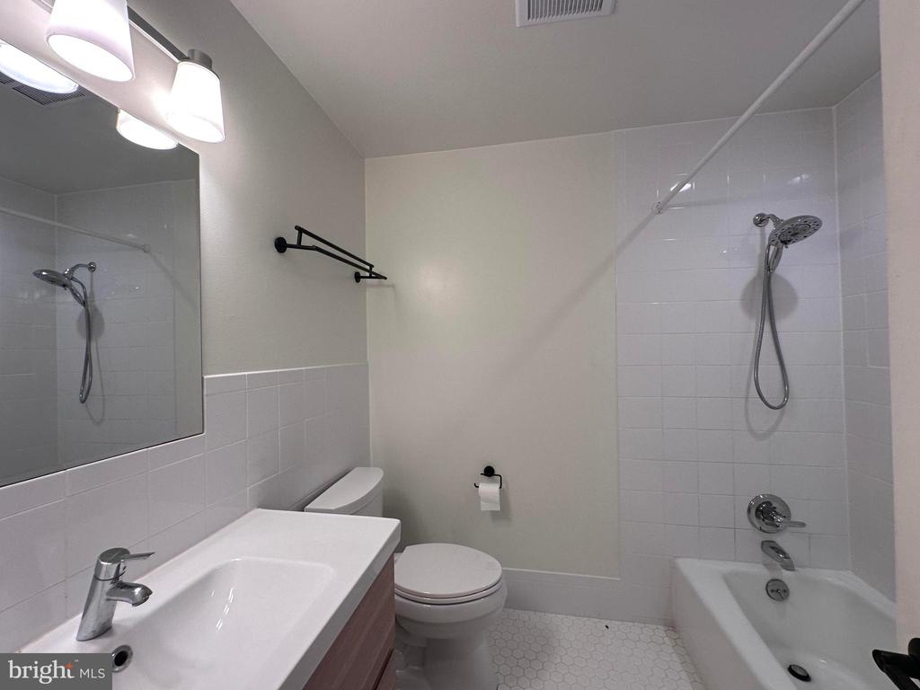 1422 ALDENHAM LN