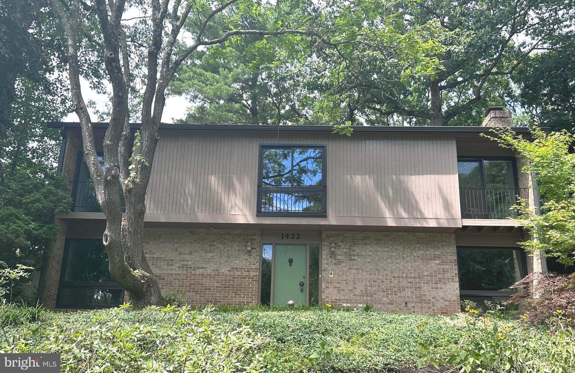 1422 ALDENHAM LN