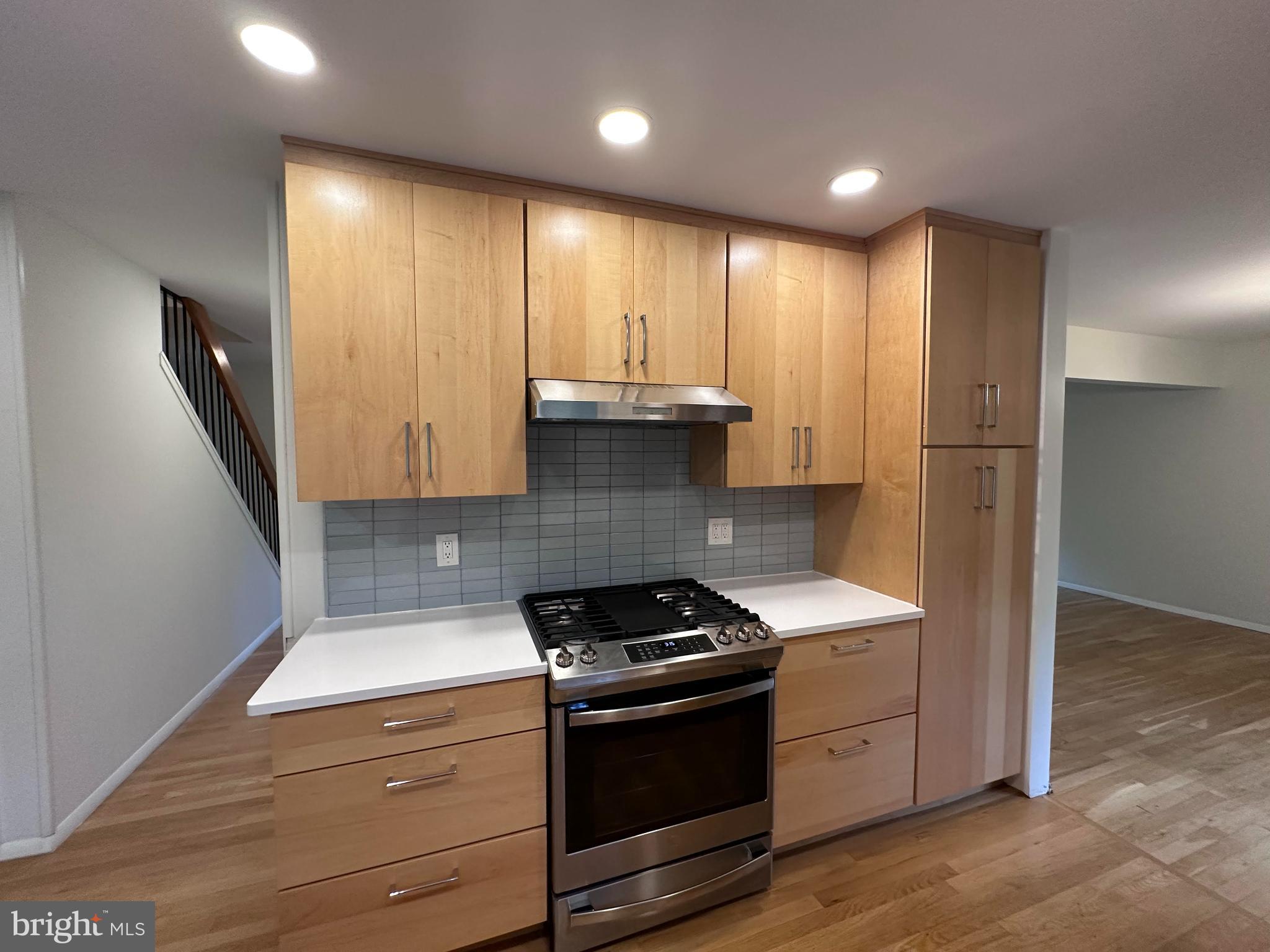 1422 ALDENHAM LN