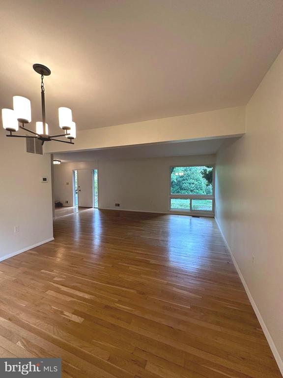1422 ALDENHAM LN