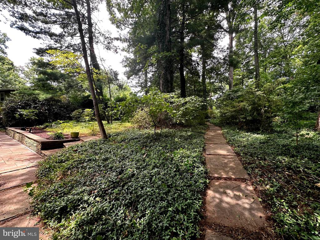 1422 ALDENHAM LN