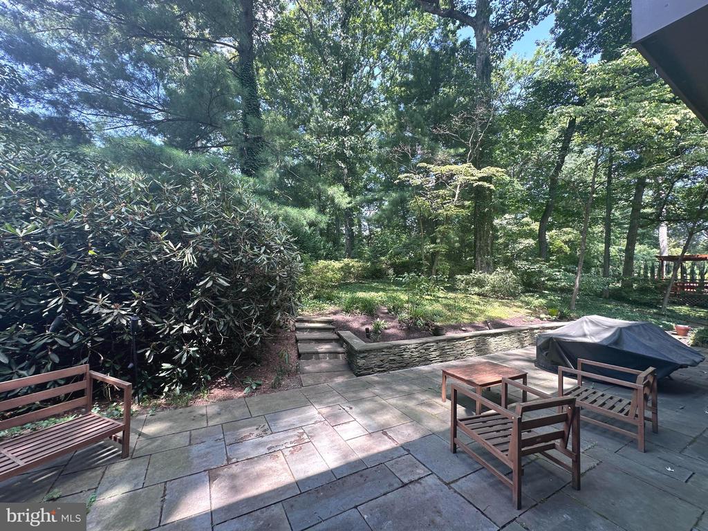1422 ALDENHAM LN