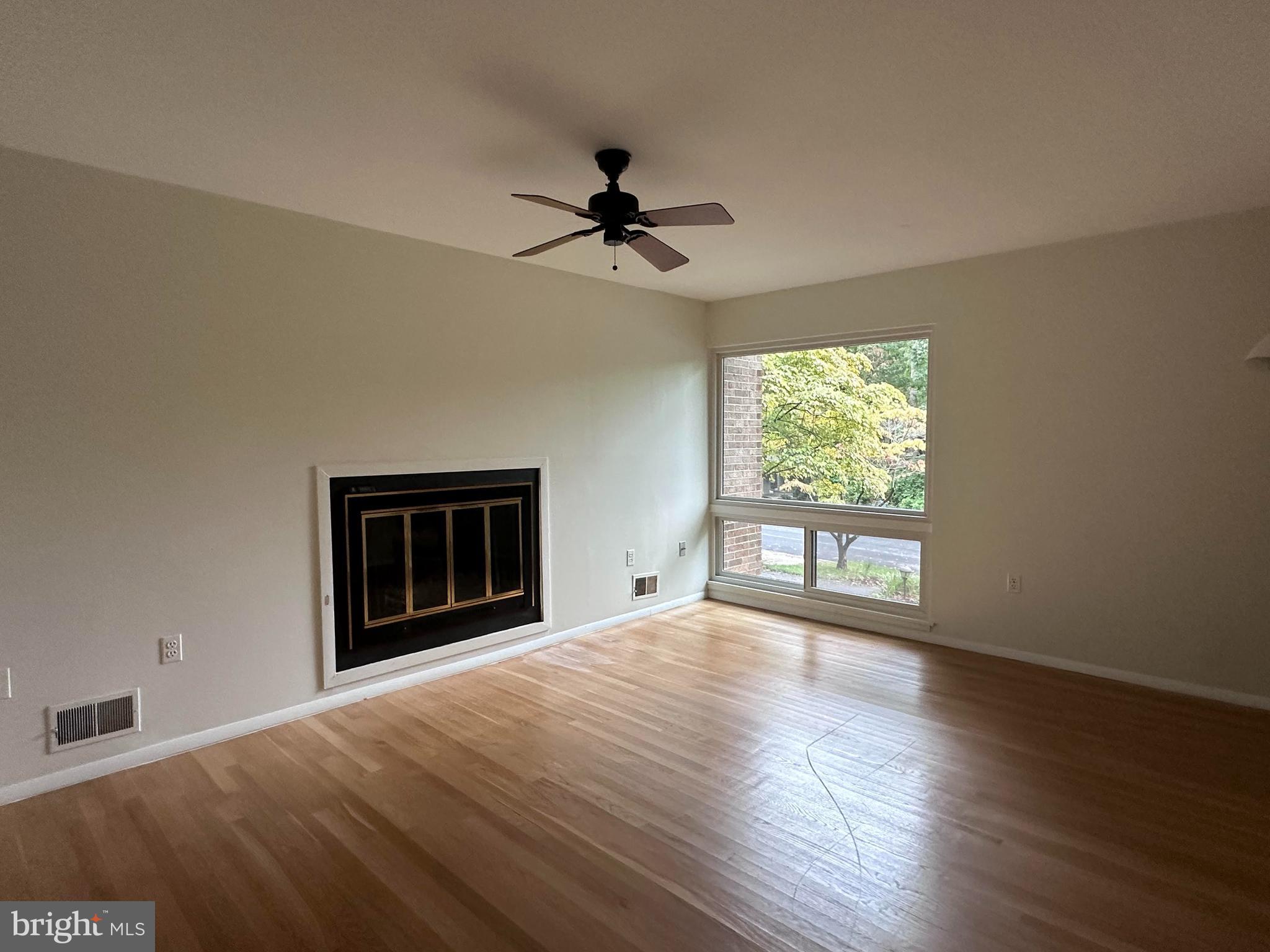 1422 ALDENHAM LN