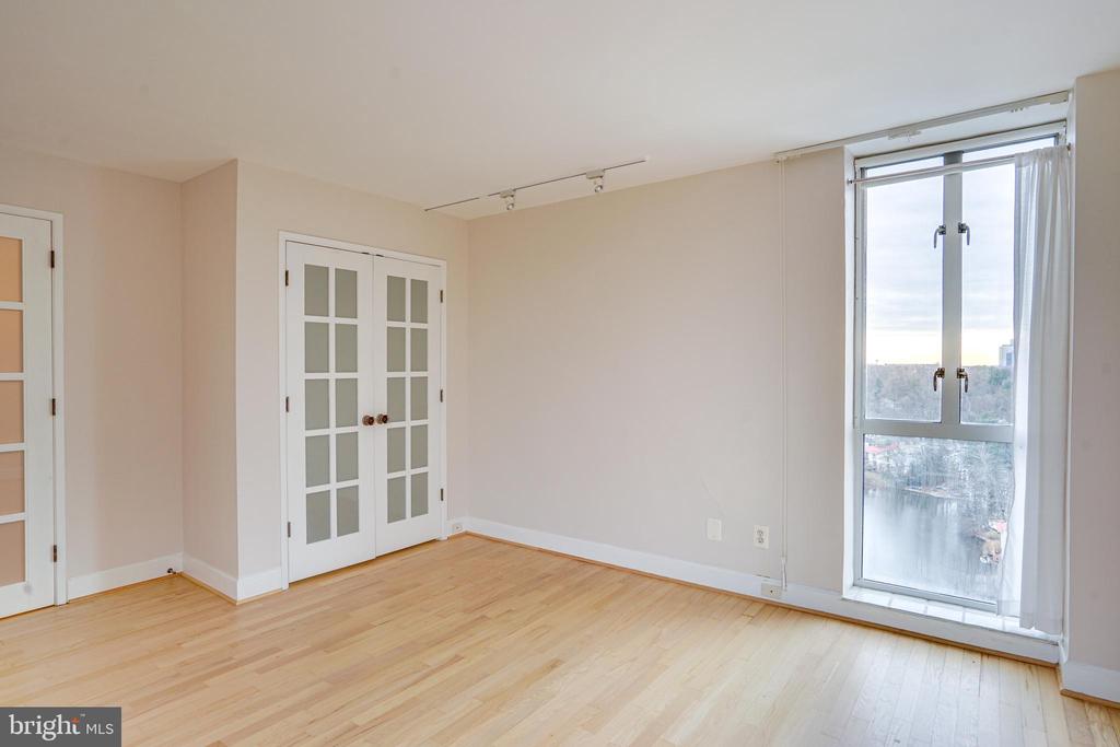 11400 WASHINGTON PLAZA W 1403