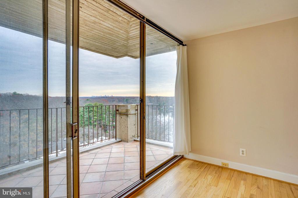 11400 WASHINGTON PLAZA W 1403