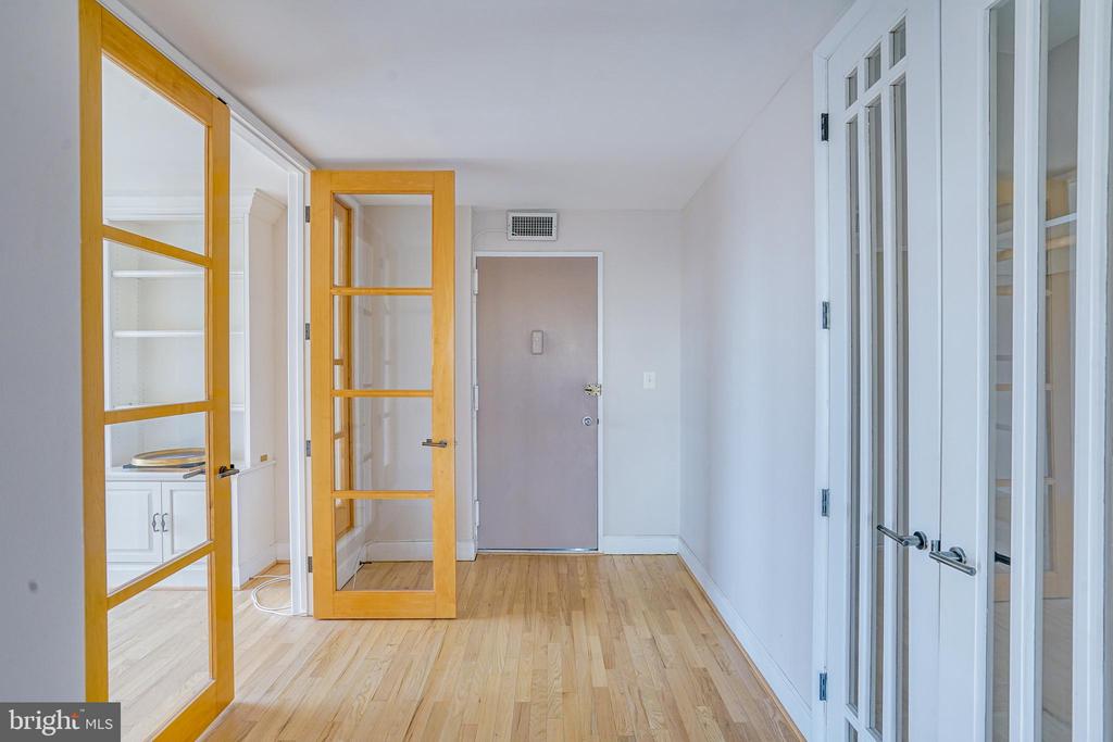 11400 WASHINGTON PLAZA W 1403