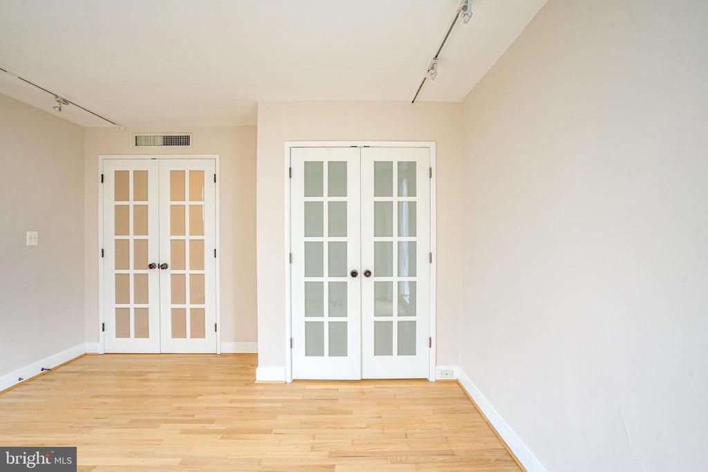 11400 WASHINGTON PLAZA W 1403