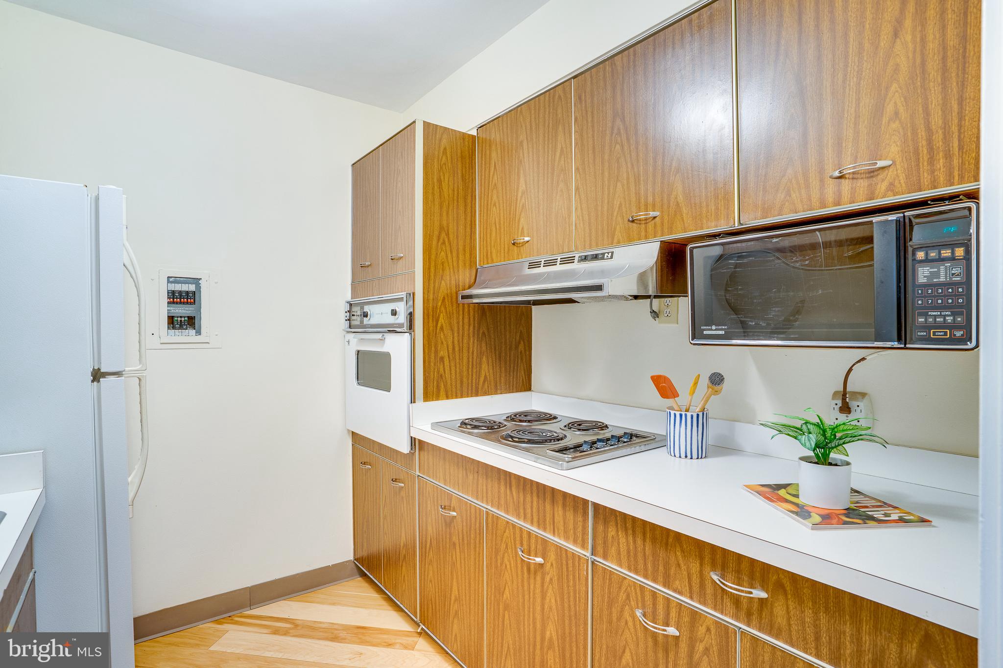 11400 Washington Plaza W #802