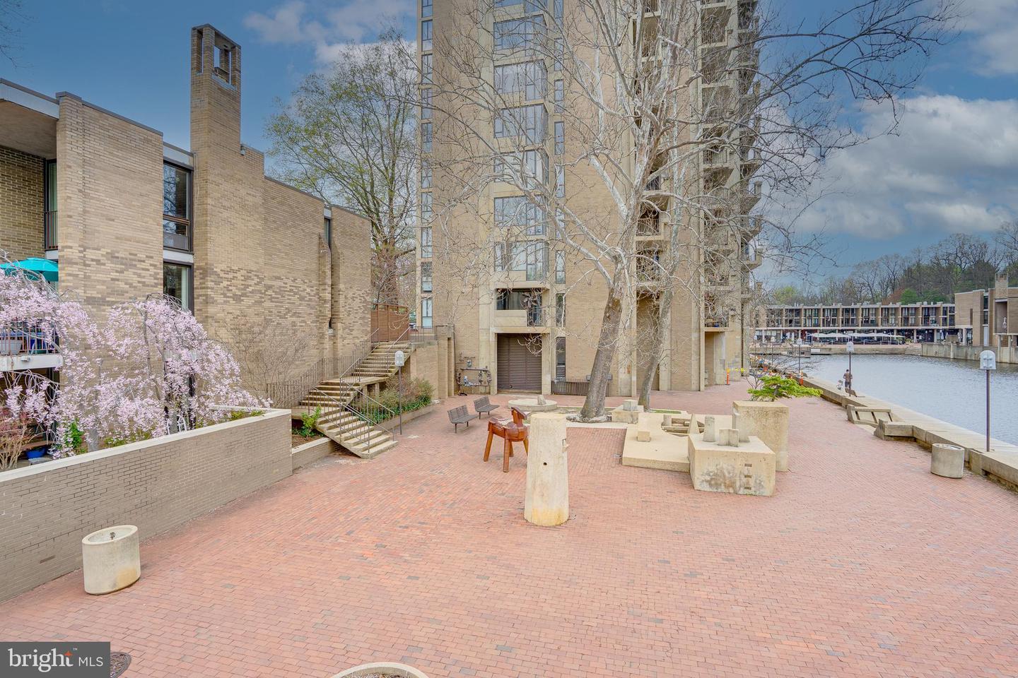 11400 Washington Plz W #803