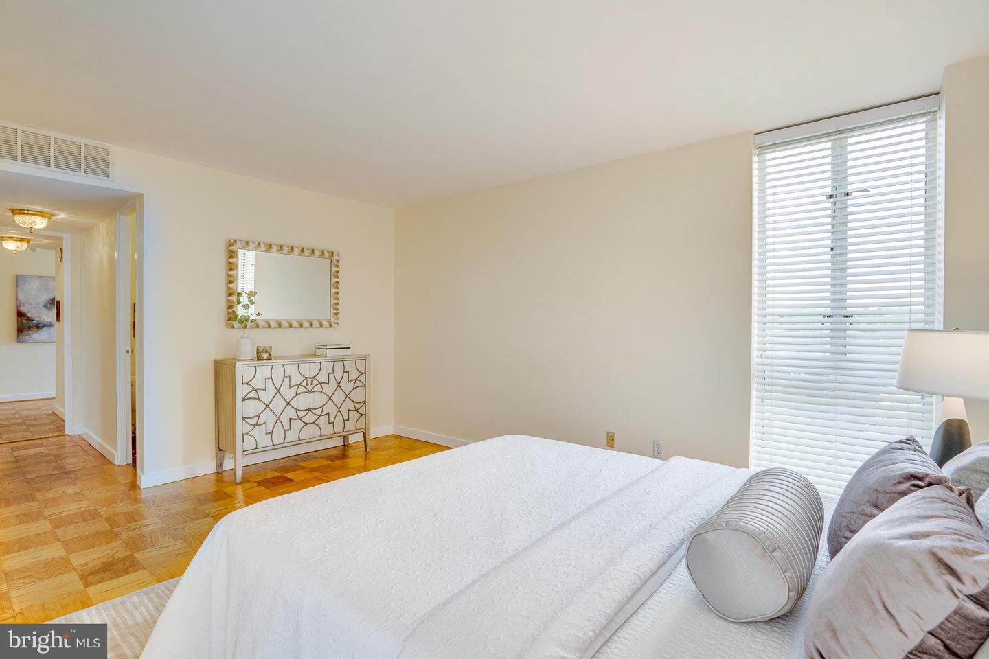 11400 Washington Plz W #803