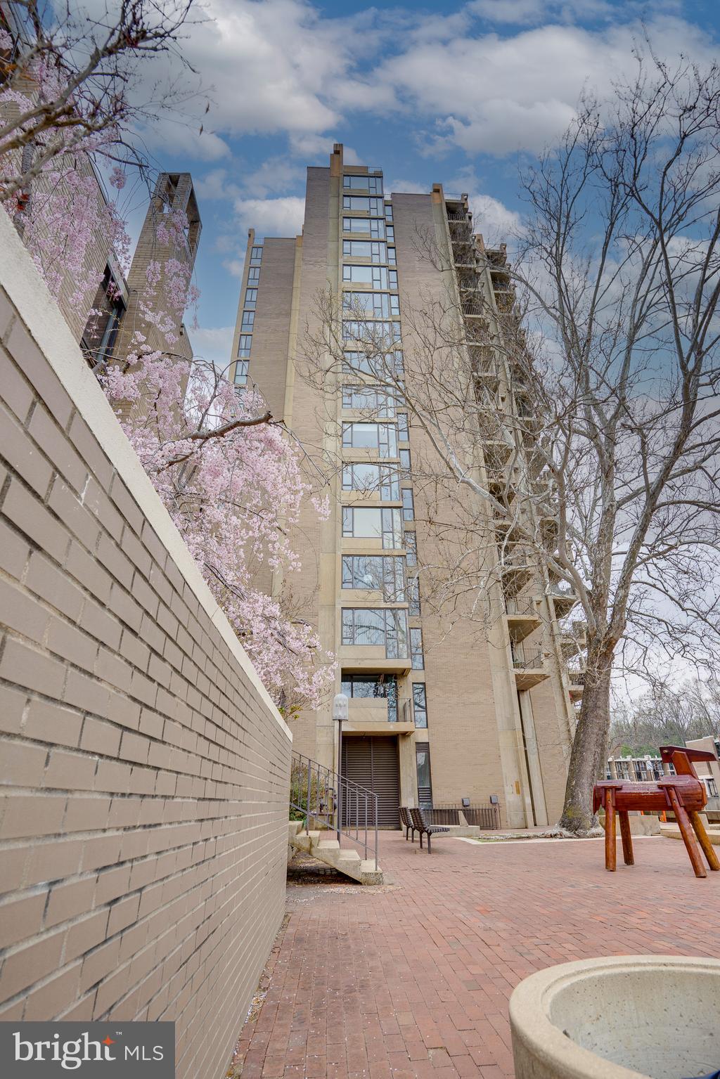 11400 Washington Plz W #803
