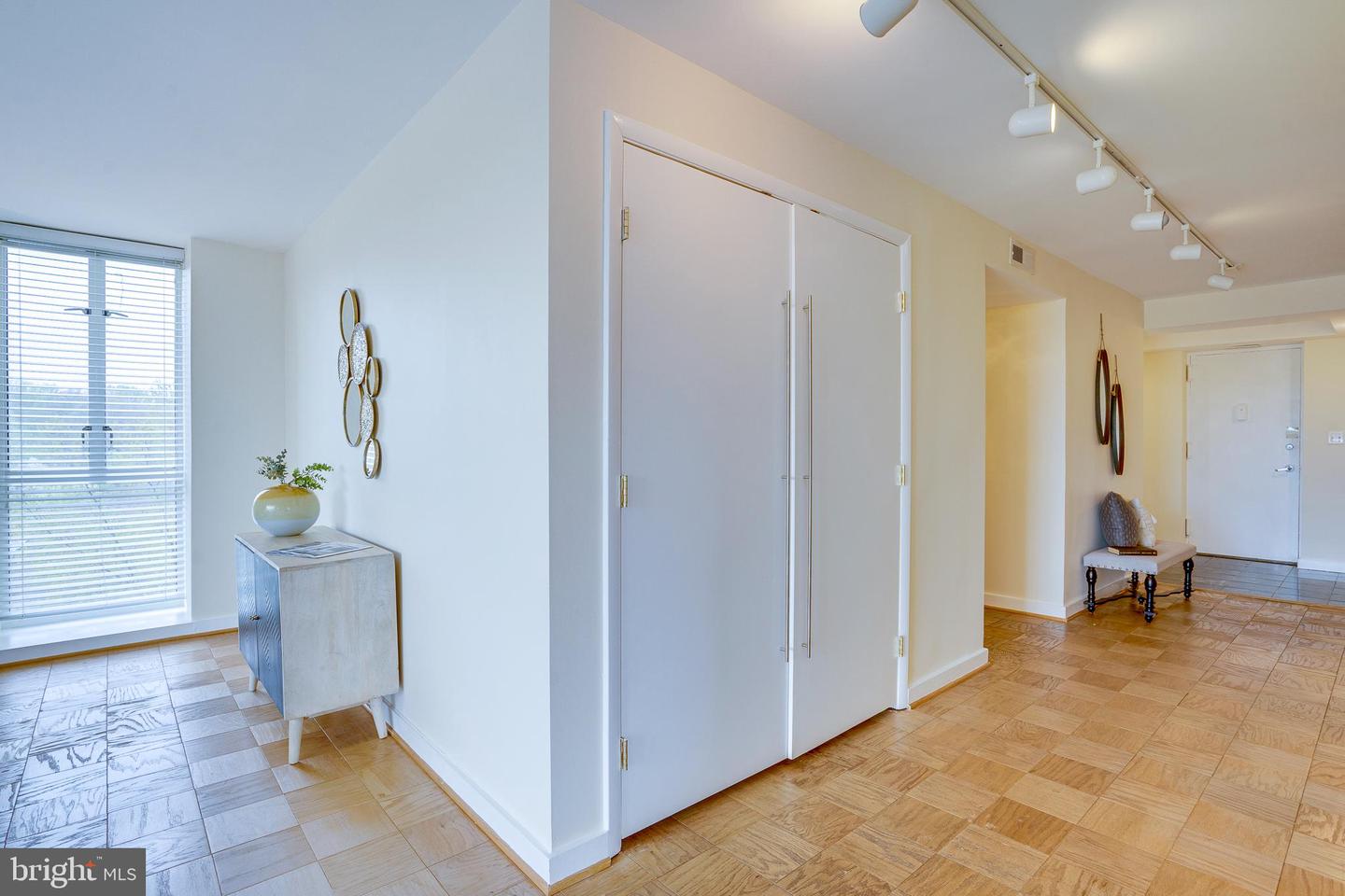 11400 Washington Plz W #803