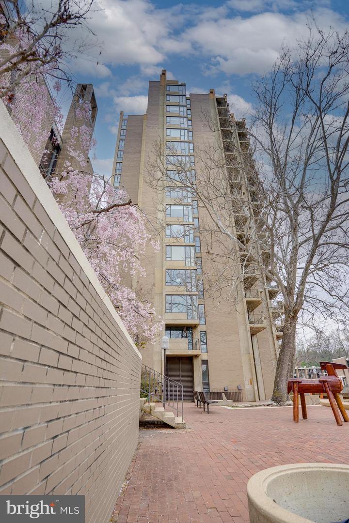 11400 Washington Plz W #803