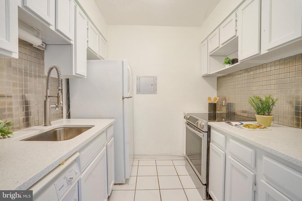 11400 Washington Plz W #702