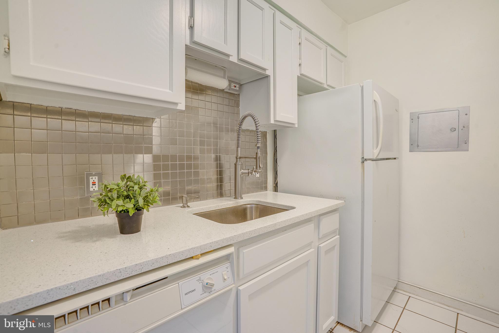 11400 Washington Plz W #702
