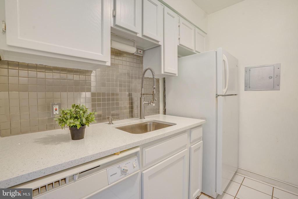 11400 Washington Plz W #702