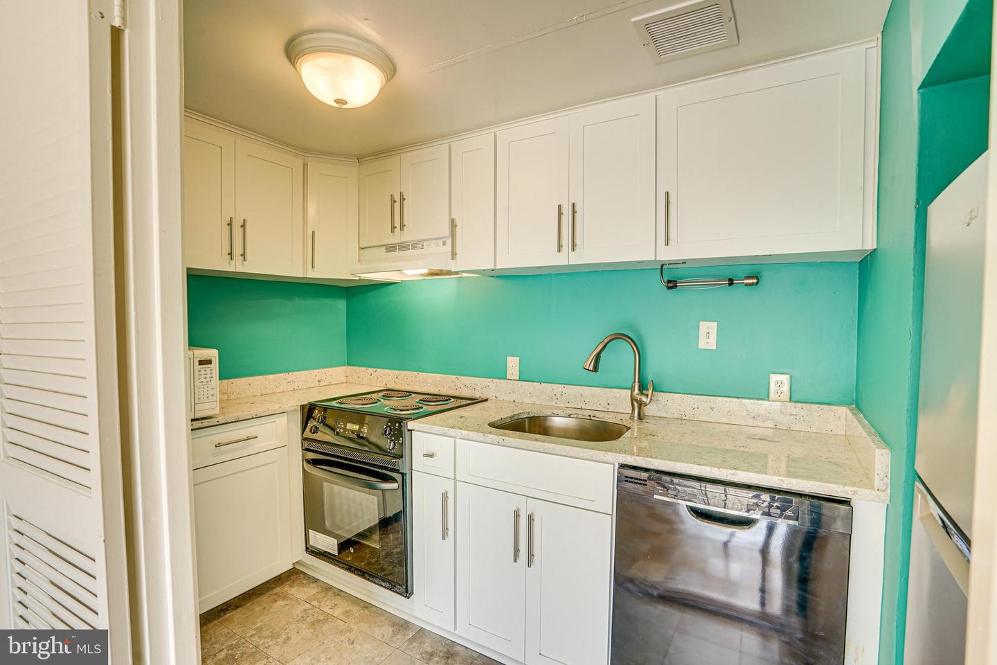 11400 Washington Plz W #405