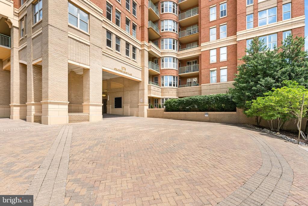 11776 Stratford House Pl #304