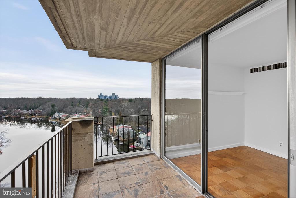 11400 WASHINGTON PLAZA W 1303