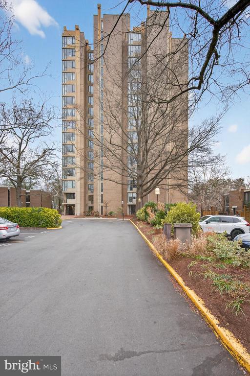 11400 WASHINGTON PLAZA W 1303
