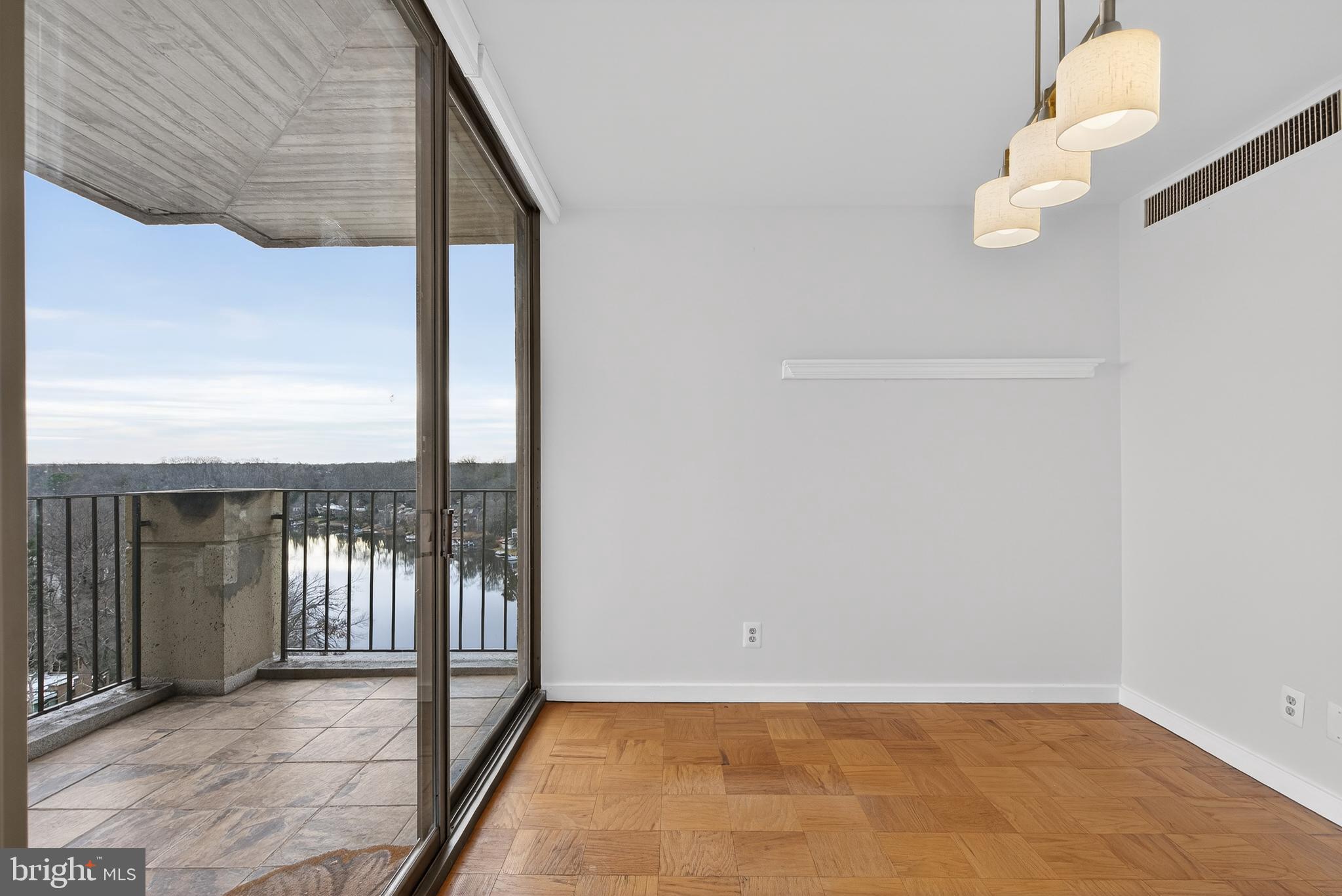 11400 WASHINGTON PLAZA W 1303