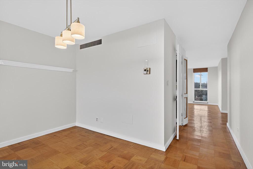 11400 WASHINGTON PLAZA W 1303