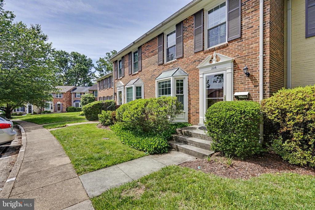 226 COMMONS DRIVE NW